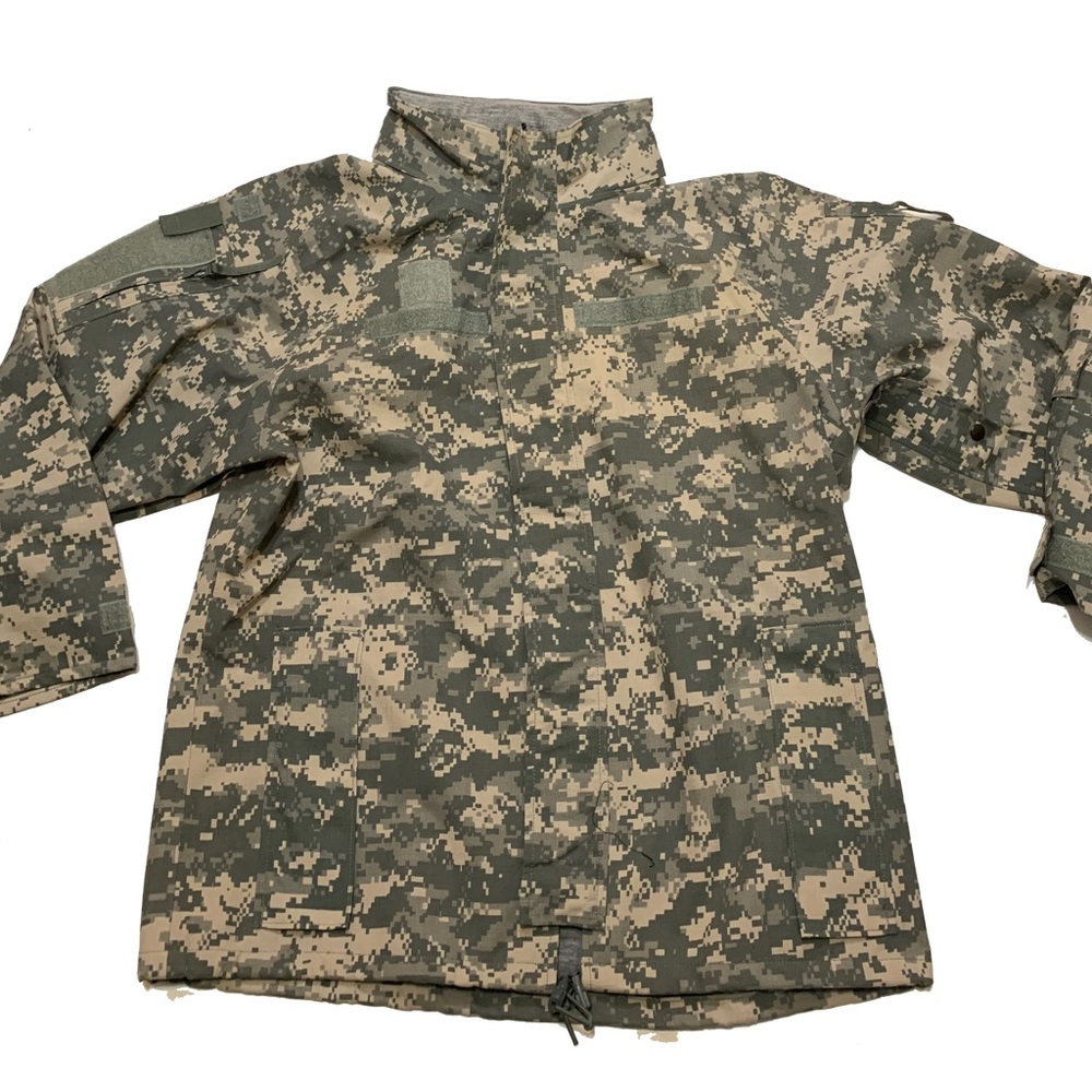 NWT / Gore-tex camo jacket / Medium